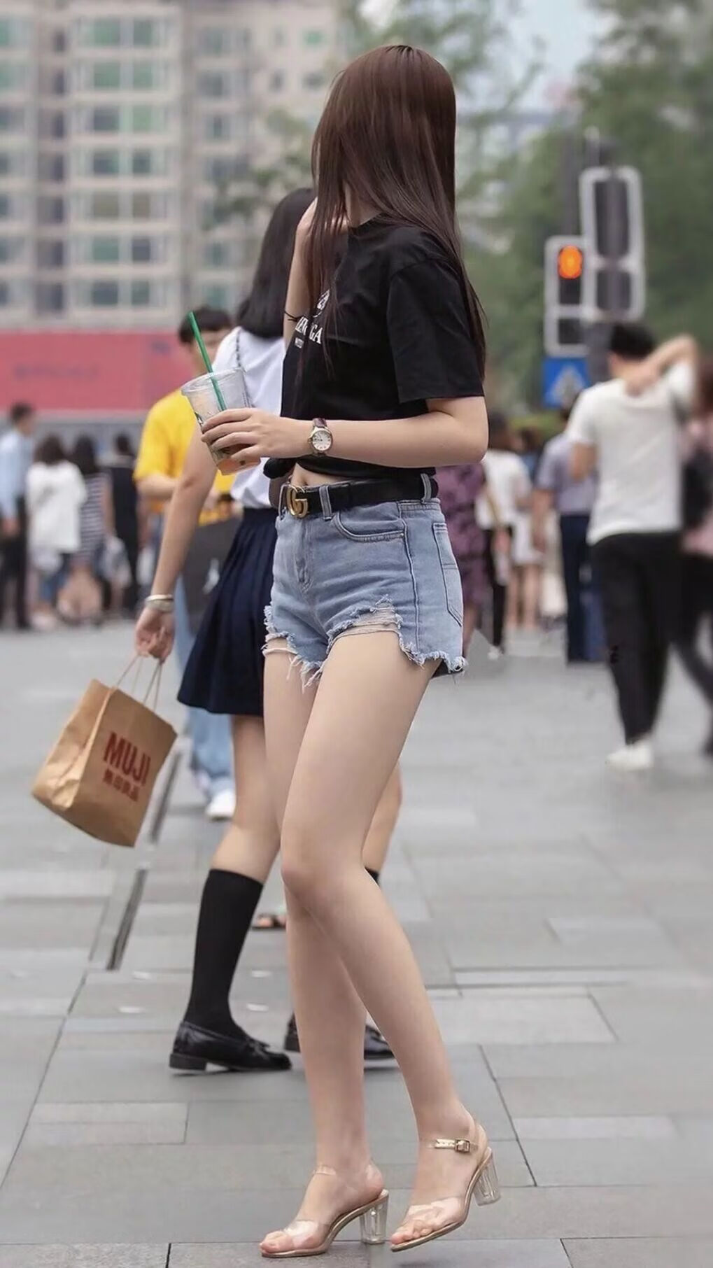 唯一见证孙女在2050年阁楼找到手稿,那夜,哈利伯顿在CBA验证了篮球的终极形态