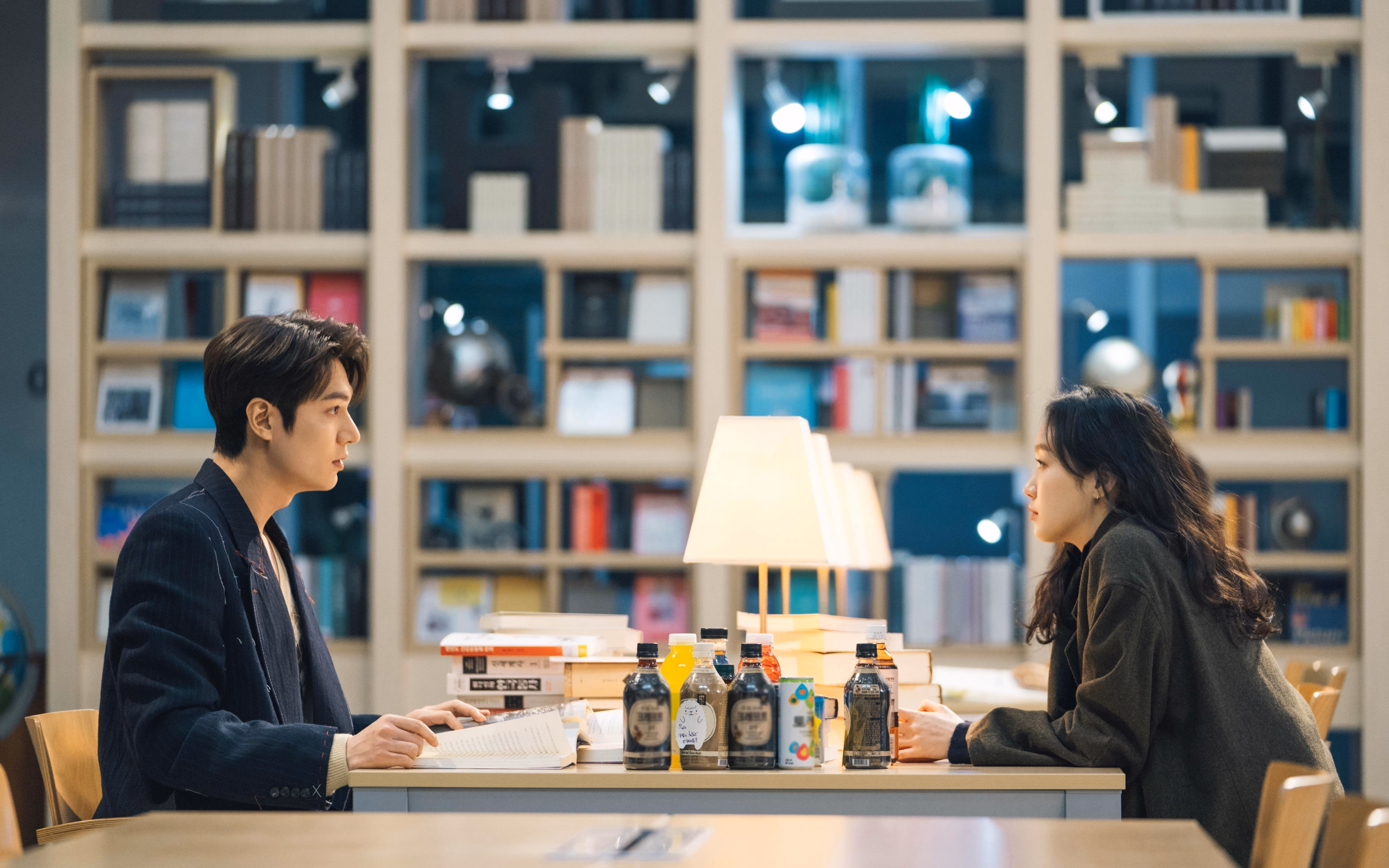 团队火力与孤星闪耀，现代篮球的两种赢球逻辑